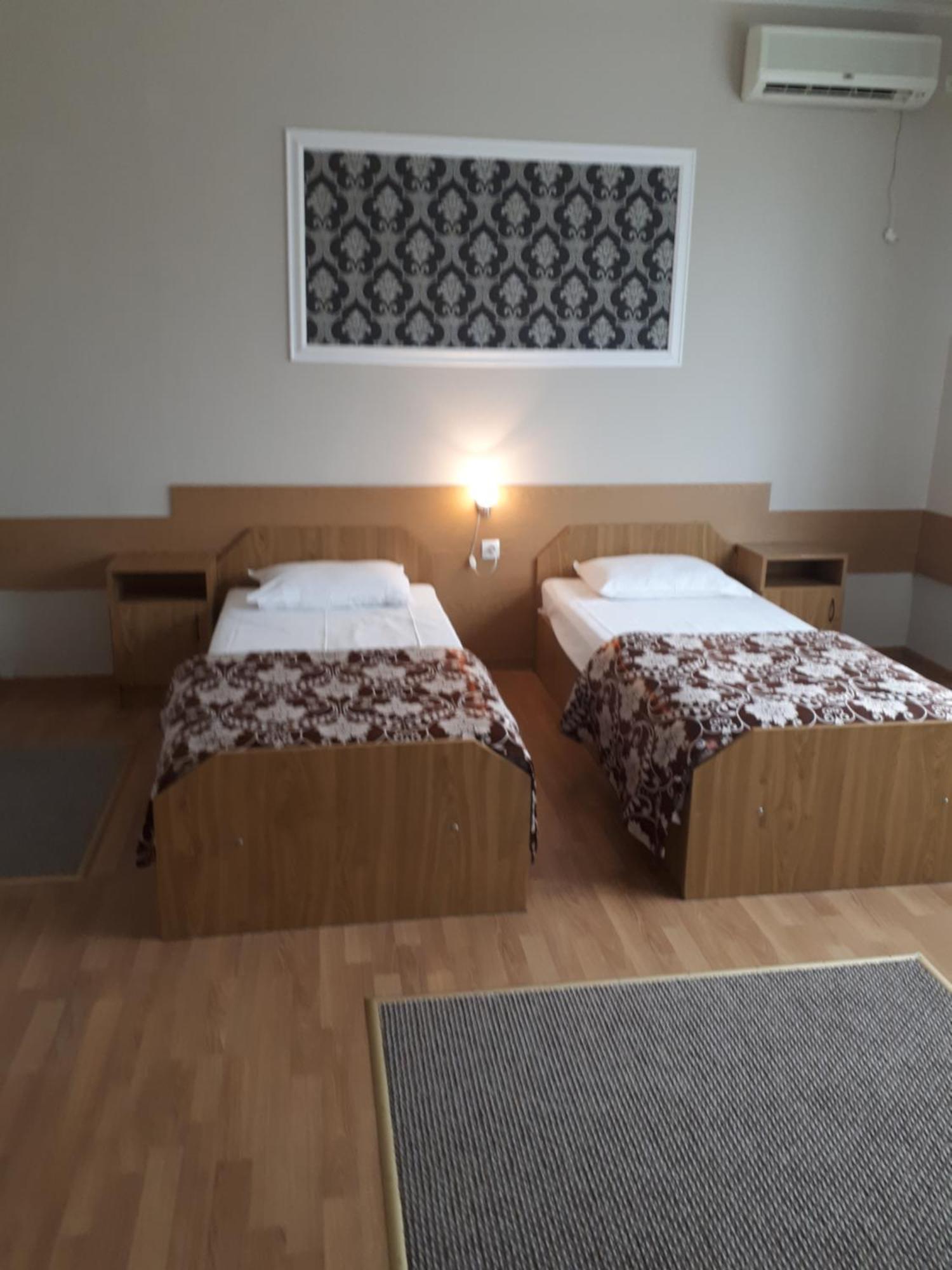 Hotel Perla Сату-Маре Экстерьер фото