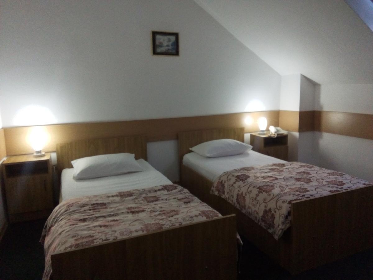 Hotel Perla Сату-Маре Экстерьер фото